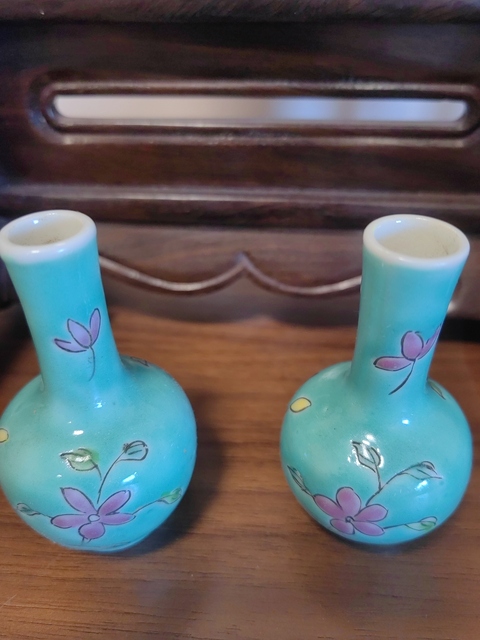 古玩陶瓷松石綠釉粉彩花卉紋天球瓶真品鑒賞圖