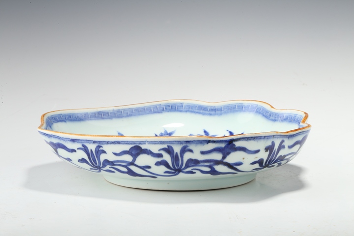 古玩陶瓷清中晚·青花鶴壽延年紋花口盤真品鑒賞圖