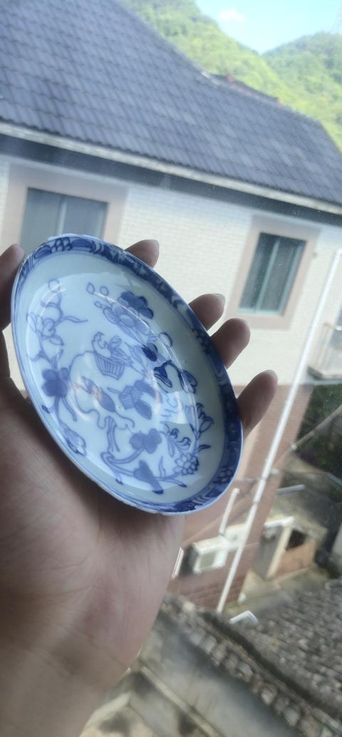 古玩陶瓷花卉紋青花盤真品鑒賞圖