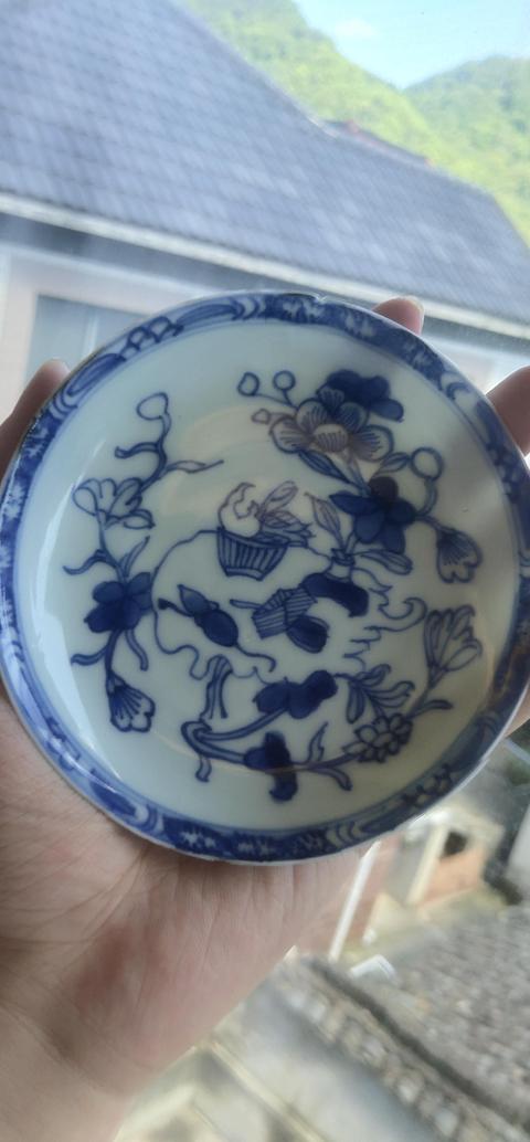 古玩陶瓷花卉紋青花盤真品鑒賞圖