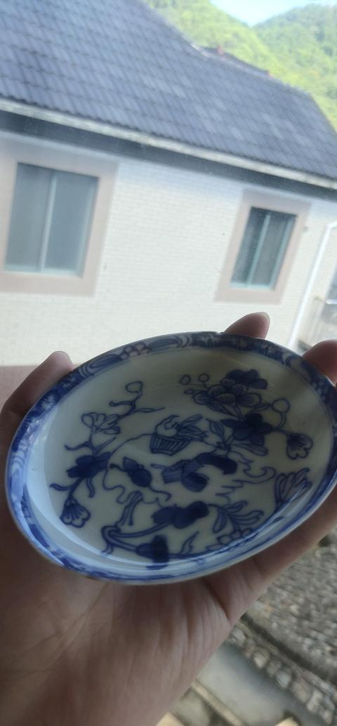 古玩陶瓷花卉紋青花盤真品鑒賞圖