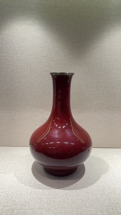 古玩陶瓷紅釉賞瓶真品鑒賞圖