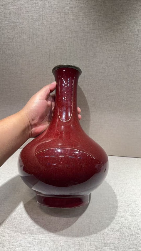 古玩陶瓷紅釉賞瓶真品鑒賞圖