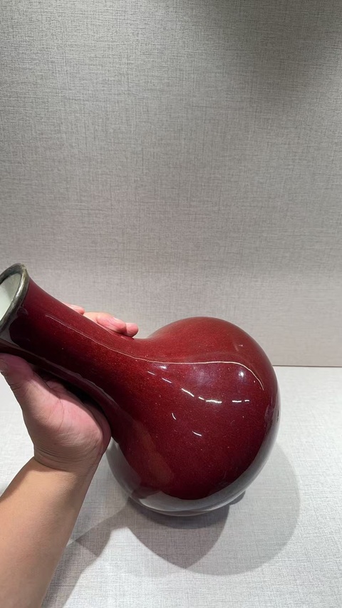 古玩陶瓷紅釉賞瓶真品鑒賞圖