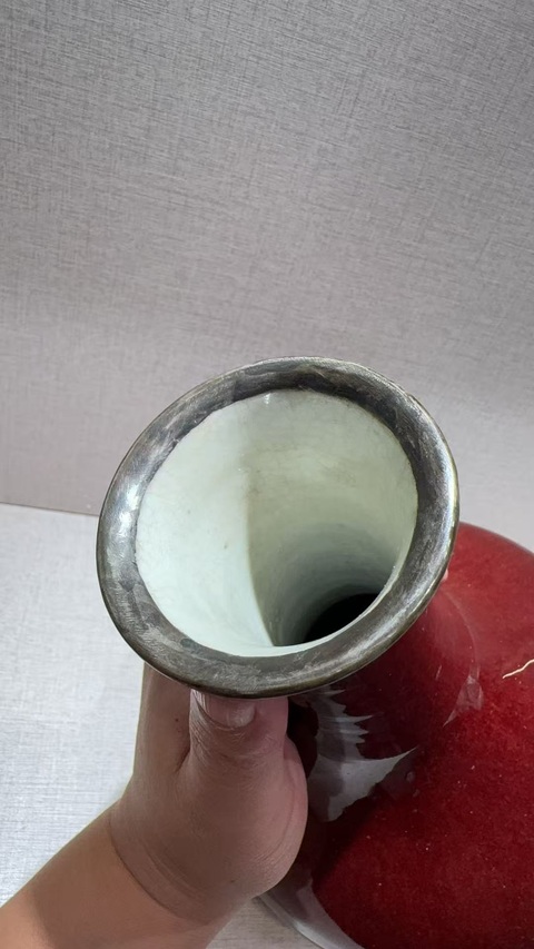 古玩陶瓷紅釉賞瓶真品鑒賞圖