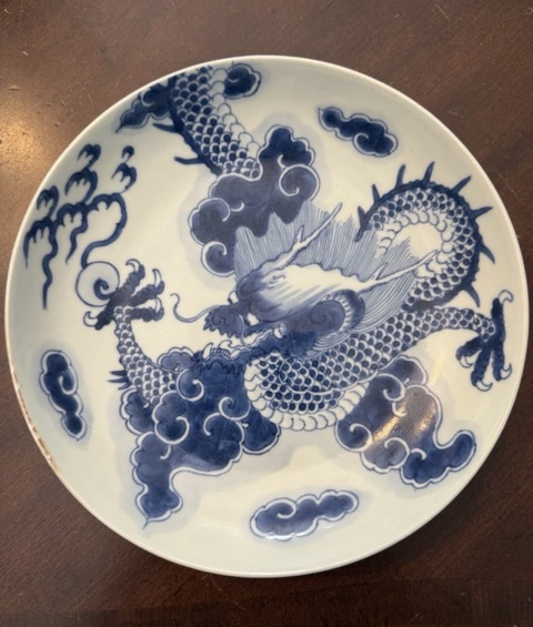 古玩陶瓷過墻龍紋青花盤真品鑒賞圖