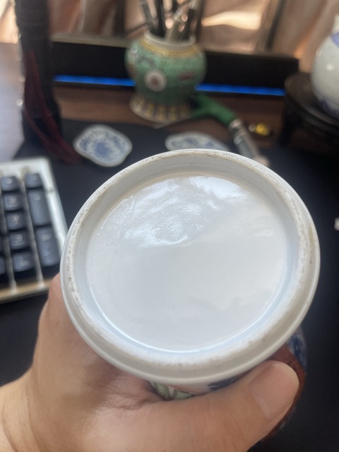 古玩陶瓷青花廣琺瑯風(fēng)格人物紋梅瓶真品鑒賞圖