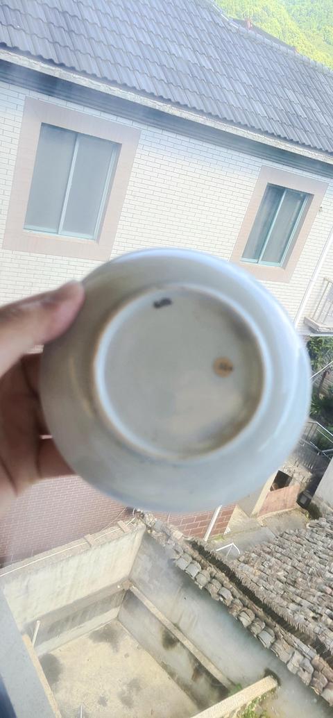 古玩陶瓷花卉紋青花盤真品鑒賞圖