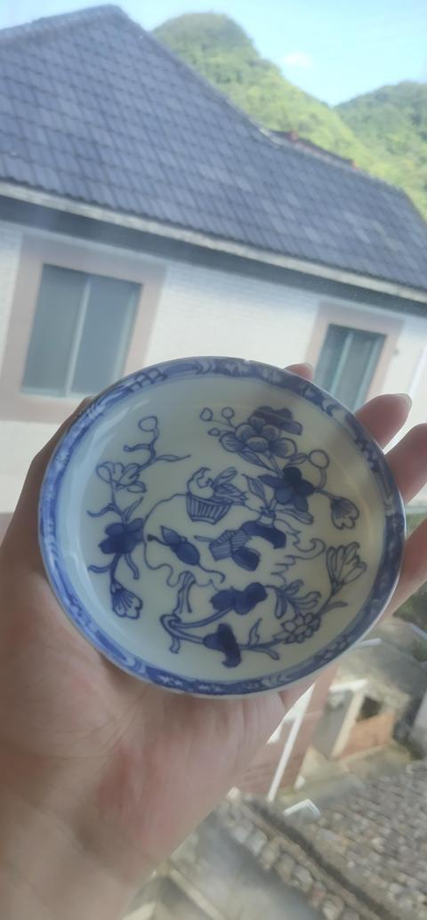古玩陶瓷花卉紋青花盤真品鑒賞圖