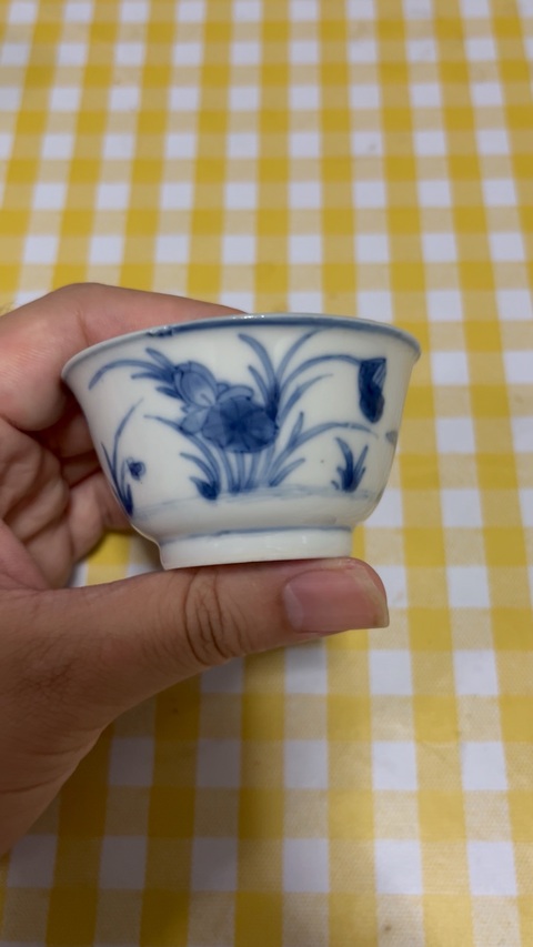 古玩陶瓷青花花卉紋杯真品鑒賞圖