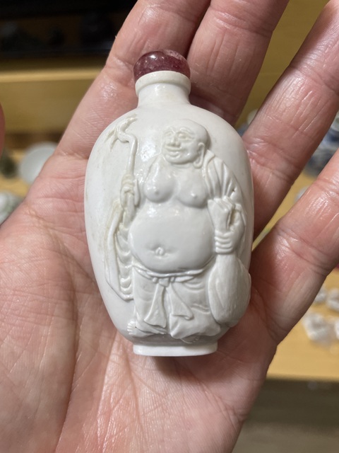 古玩陶瓷布袋和尚鼻煙壺真品鑒賞圖