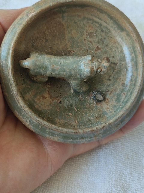 古玩陶瓷兩晉南北朝·青釉貼塑犬洗 真品鑒賞圖
