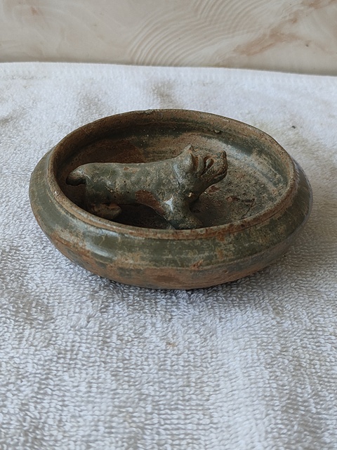 古玩陶瓷兩晉南北朝·青釉貼塑犬洗 真品鑒賞圖