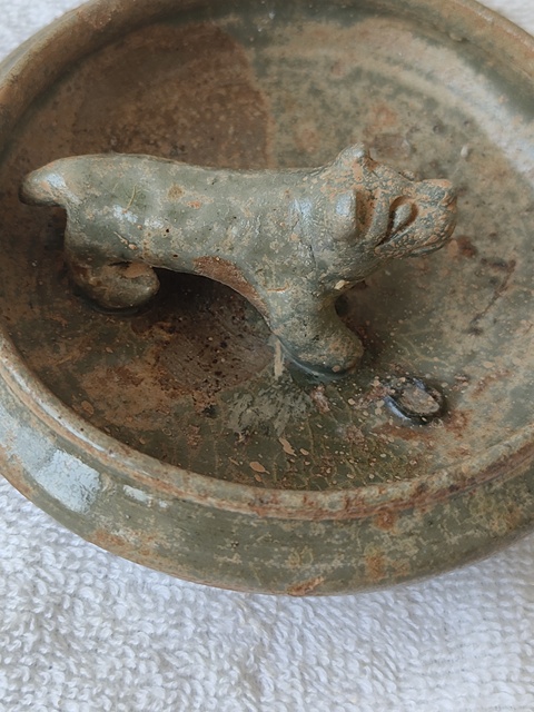 古玩陶瓷兩晉南北朝·青釉貼塑犬洗 真品鑒賞圖