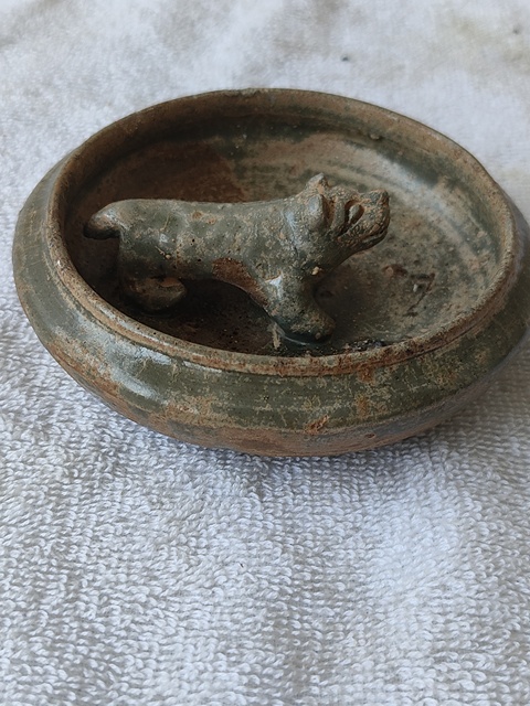 古玩陶瓷兩晉南北朝·青釉貼塑犬洗 真品鑒賞圖