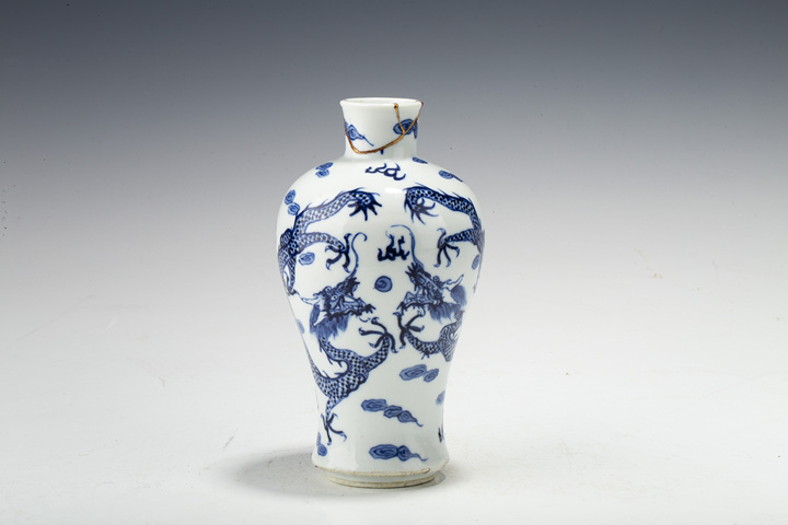 古玩陶瓷清晚·青花龍紋瓶真品鑒賞圖
