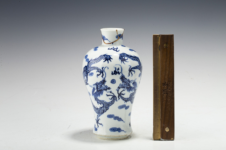 古玩陶瓷清晚·青花龍紋瓶真品鑒賞圖
