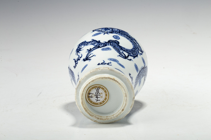 古玩陶瓷清晚·青花龍紋瓶真品鑒賞圖