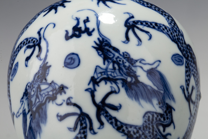 古玩陶瓷清晚·青花龍紋瓶真品鑒賞圖