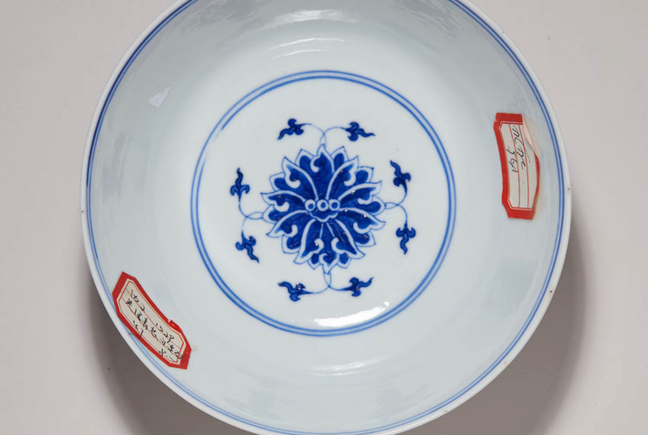 古玩陶瓷青花勾蓮?fù)胝嫫疯b賞圖