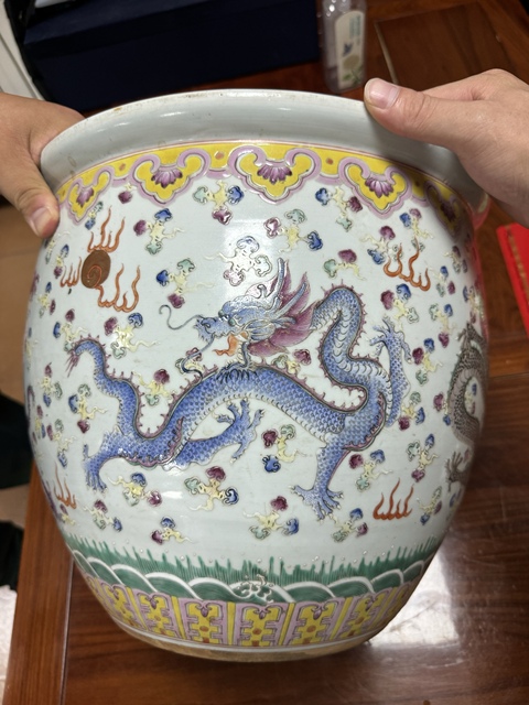 古玩陶瓷粉彩龍紋畫缸真品鑒賞圖