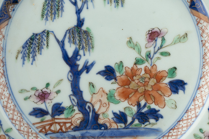 古玩陶瓷清康熙·青花粉彩描金柳樹花卉紋折沿盤
真品鑒賞圖