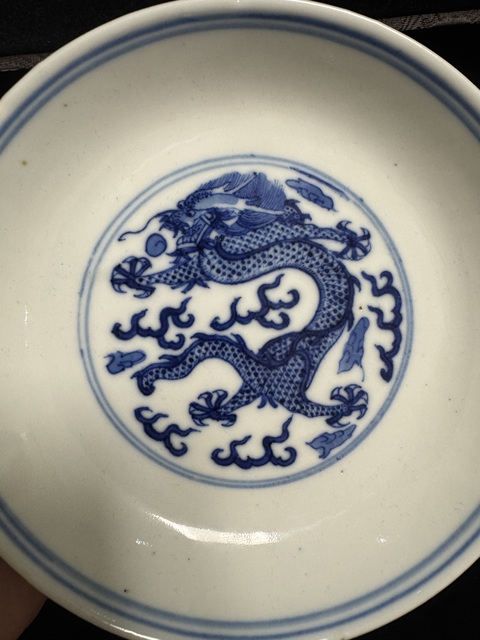 古玩陶瓷青花龍紋盤真品鑒賞圖