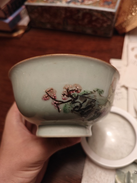 古玩陶瓷冬青釉粉彩人物故事紋茶碗真品鑒賞圖