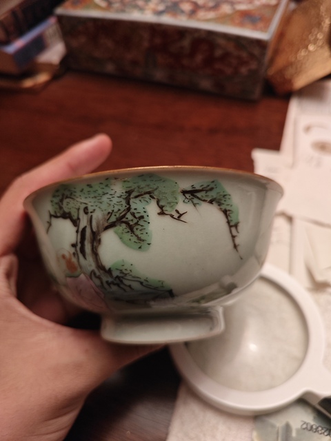 古玩陶瓷冬青釉粉彩人物故事紋茶碗真品鑒賞圖