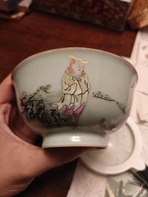 古玩陶瓷冬青釉粉彩人物故事紋茶碗真品鑒賞圖