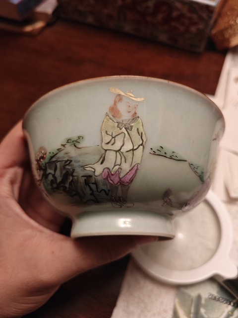 古玩陶瓷冬青釉粉彩人物故事紋茶碗真品鑒賞圖