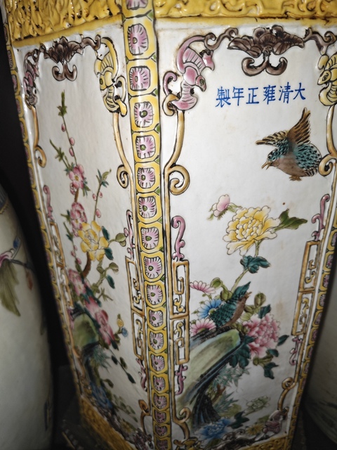 古玩陶瓷粉彩花鳥紋塔式瓶真品鑒賞圖