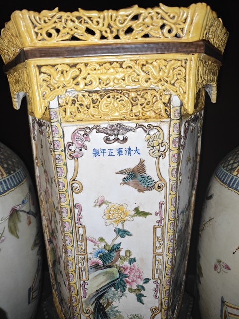 古玩陶瓷粉彩花鳥紋塔式瓶真品鑒賞圖
