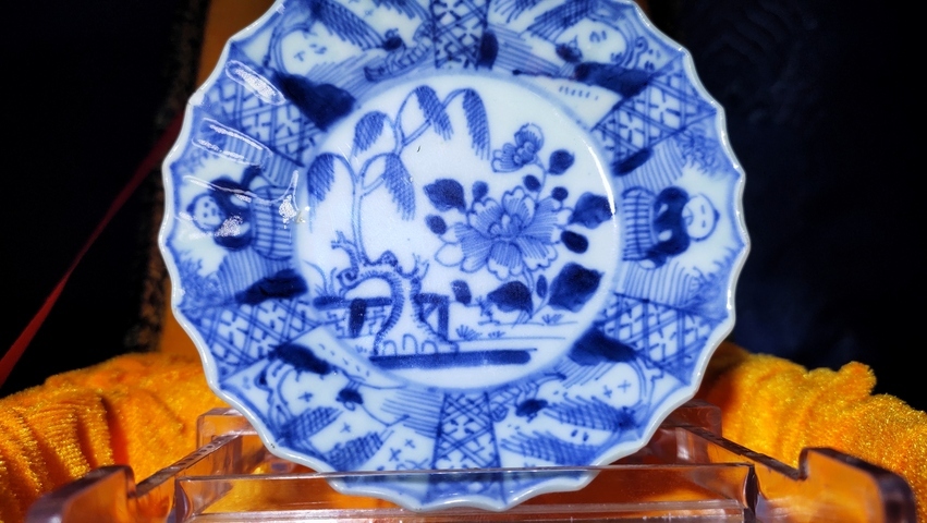古玩陶瓷清康熙·青花開光花卉人物場景花口盤真品鑒賞圖