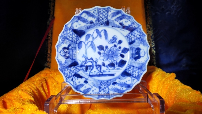 古玩陶瓷清康熙·青花開光花卉人物場景花口盤真品鑒賞圖