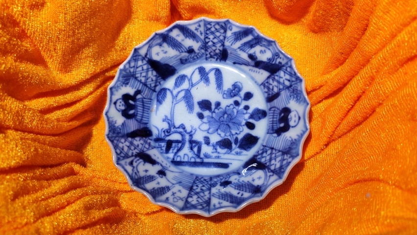 古玩陶瓷清康熙·青花開光花卉人物場景花口盤真品鑒賞圖