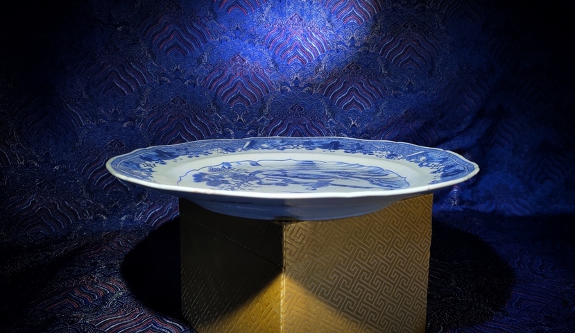 古玩陶瓷清中期·青花人物山水大盤真品鑒賞圖