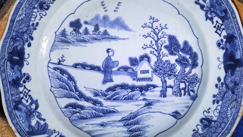 古玩陶瓷清中期·青花人物山水大盤真品鑒賞圖