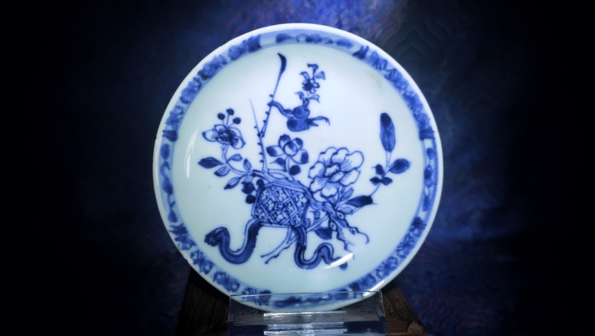 古玩陶瓷清康熙·青花加彩山水花卉紋杯碟真品鑒賞圖