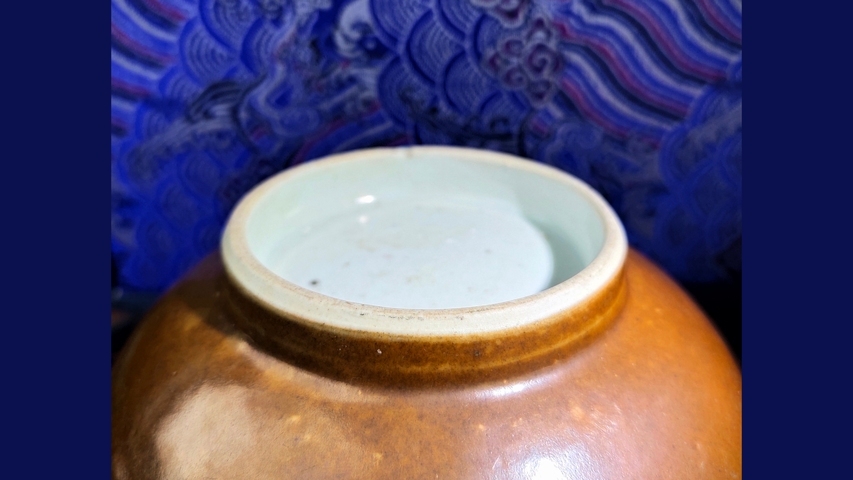 古玩陶瓷清雍正·外紫金釉內粉彩花卉紋碗真品鑒賞圖