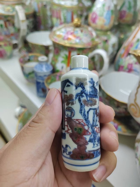 古玩陶瓷清中期 青花釉里紅人物故事紋鼻煙壺拍賣，當(dāng)前價(jià)格17800元