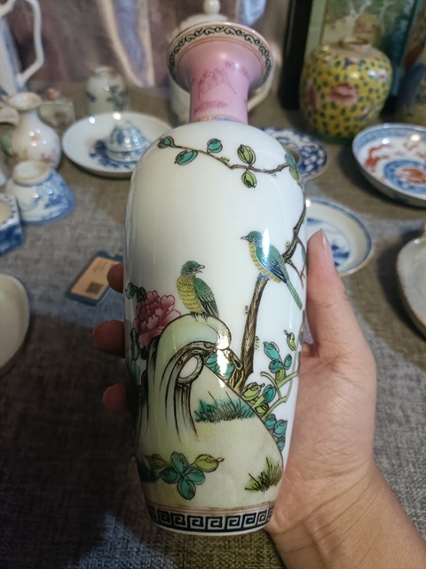 古玩陶瓷琺瑯彩風格粉彩花鳥紋撇口瓶拍賣，當前價格3888元