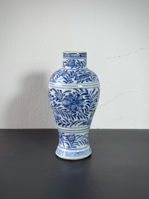 古玩陶瓷青花花卉紋瓶真品鑒賞圖