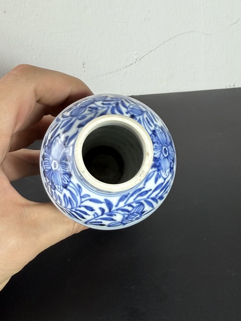 古玩陶瓷青花花卉紋瓶真品鑒賞圖