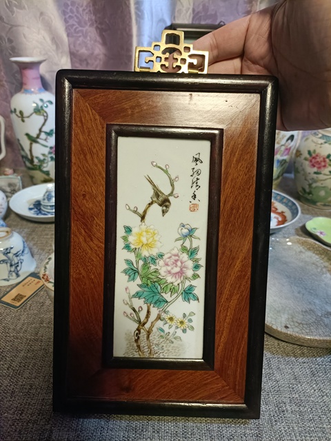 古玩陶瓷粉彩花鳥紋瓷板真品鑒賞圖
