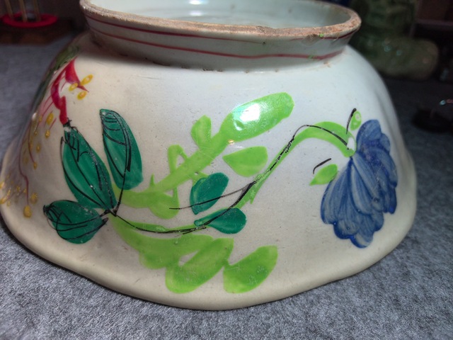 古玩陶瓷花卉紋碗真品鑒賞圖