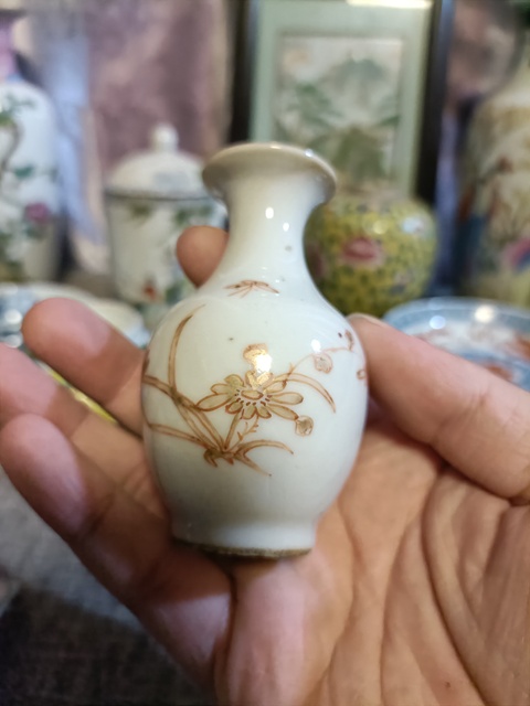 古玩陶瓷礬紅描金花卉紋撇口瓶拍賣，當(dāng)前價格2888元