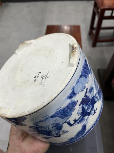 古玩陶瓷青花八仙人物三足爐真品鑒賞圖