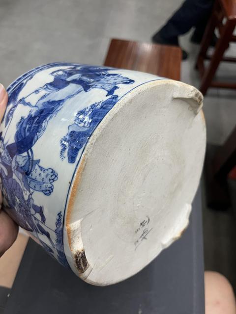 古玩陶瓷青花八仙人物三足爐真品鑒賞圖