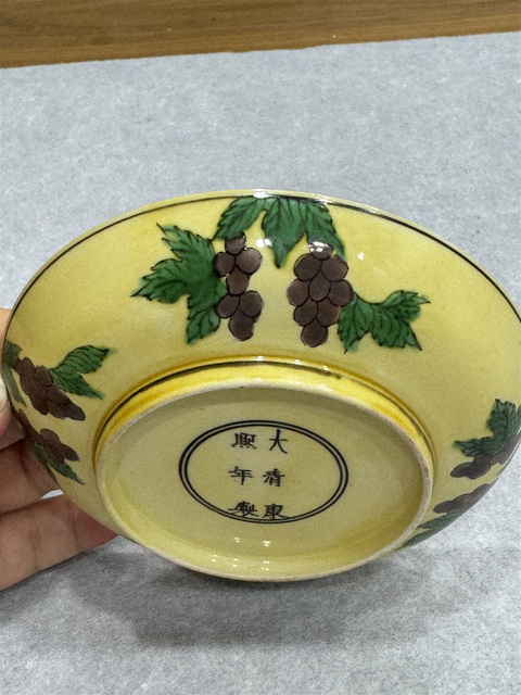 古玩陶瓷清康熙 素三彩暗刻龍紋盤(pán)真品鑒賞圖